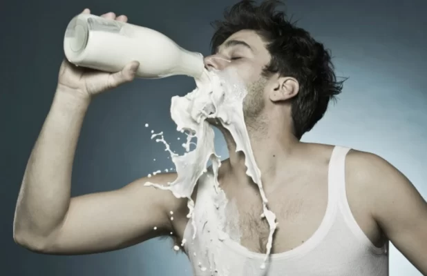 مصرف شیر زیاد چه عوارضی دارد؟
